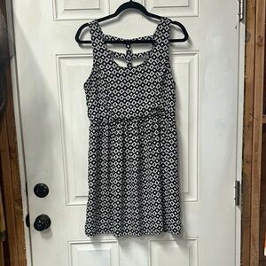 Black and White Patterned Sleeveless Dress